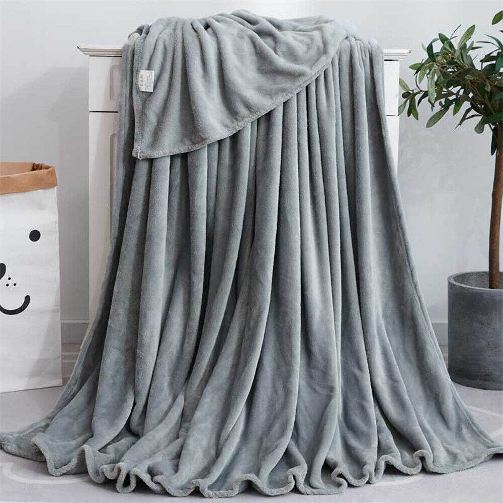 Kuscheldecke 130x150 cm – Flauschige Flanell Fleecedecke als Sofadecke, Wohndecke oder Reisedecke – Extra Weich & Warm für Winter, Lesen, Fernsehen & Entspannung - Tarteebstudio