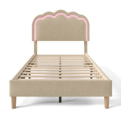 Gepolstertes Bett in Rosa Samt – Luxus Polsterbett mit Knopfheftung & Metallgestell | Queen/King Size Plattformbett ohne Boxspring – Stilvolles Schlafzimmermöbel im Retro-Look - Tarteebstudio